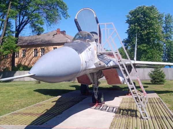 Музей важкої бомбардувальної авіації відкриває літаки та гелікоптери для відвідувачів