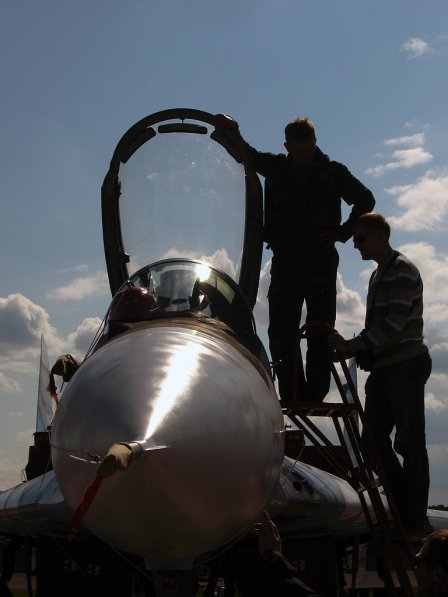 Pilot show the Su-27 cockpit to airshow visitors. ������ ���� ������ - http://www.flickr.com/photos/skovalyov/