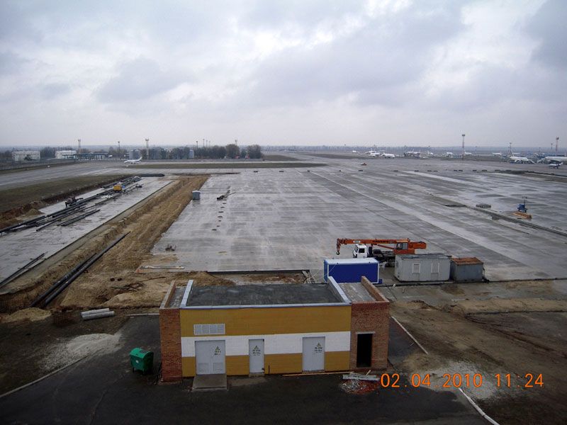 Перрон F
