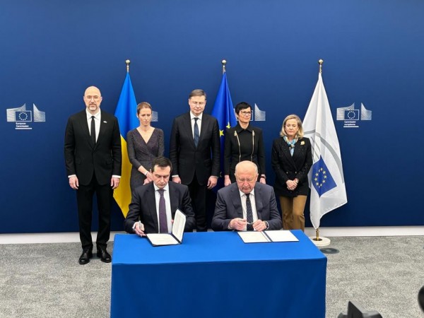 Україна та ЄС підписали Угоду про участь в окремих компонентах Космічної програми Союзу