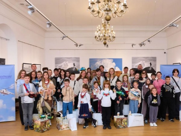 Авіакомпанія "Українські вертольоти" влаштувала великоднє свято для дітей загиблих захисників