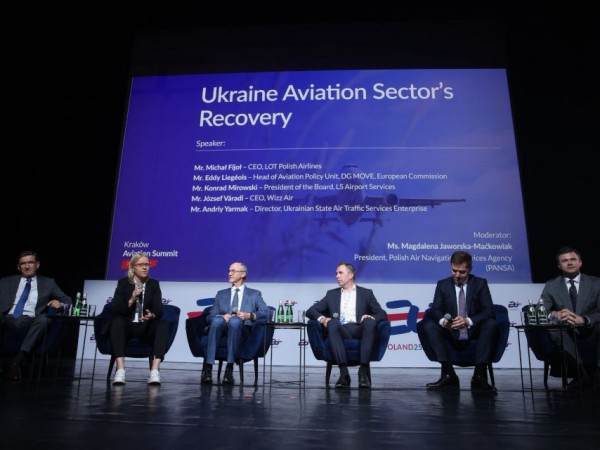 Україна представила стратегію відкриття неба на авіаційному саміті в Кракові