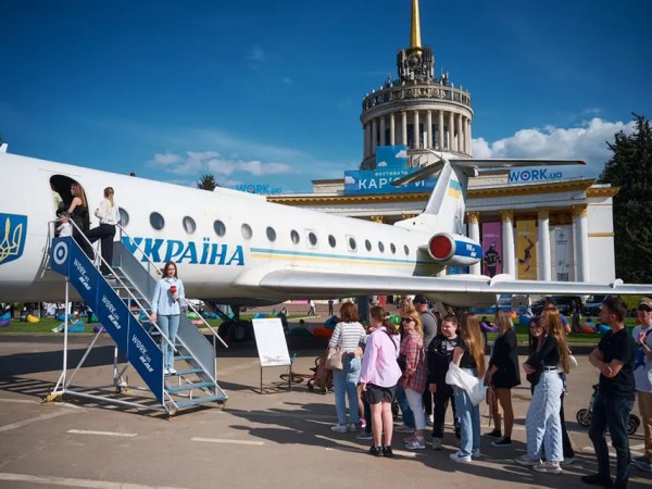 Літак-зірка Фестивалю кар'єри залишиться на ВДНГ до вересня