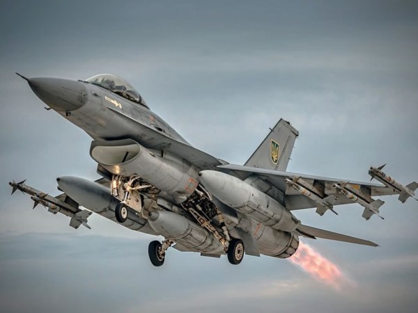 Українські F-16 планують оснастити ракетами IRIS-T