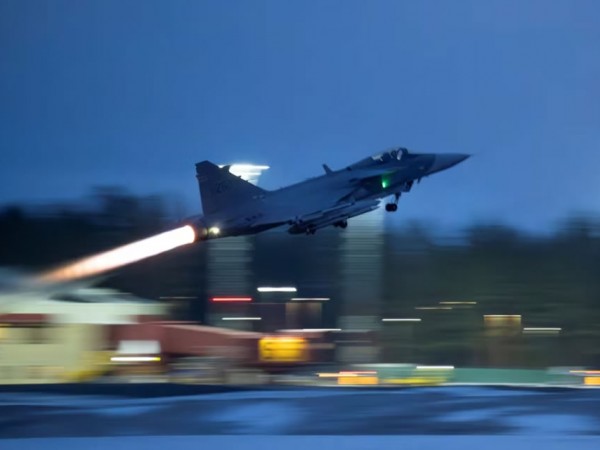 Україна веде переговори про закупівлю F-16, Gripen і Rafale - Зеленський