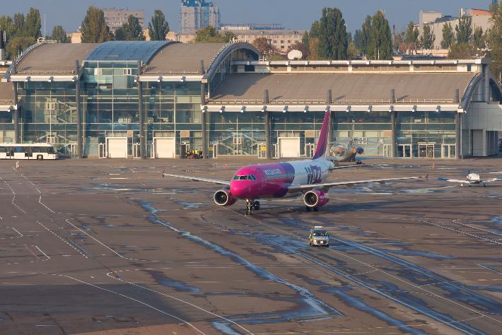 Wizz Air оставила в Киеве 2 самолета
