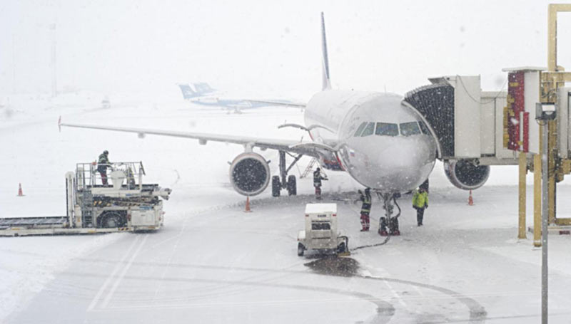 Из-за непогоды в аэропорту Харьков отменяют и задерживают рейсы