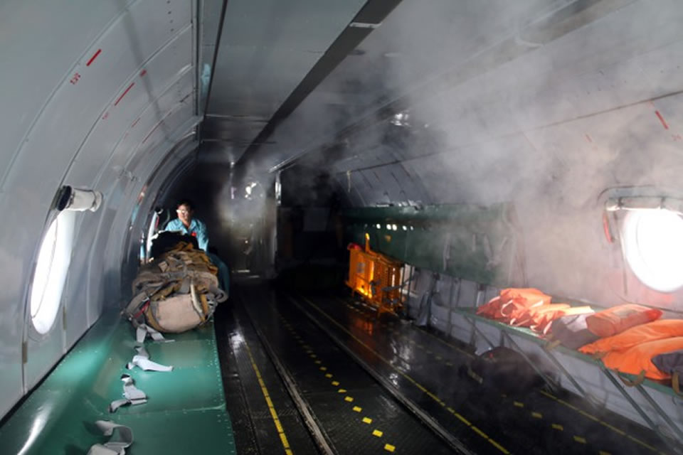 Личные спасательные жилеты и парашюты летного экипажа Ан-26 в морских вылетах