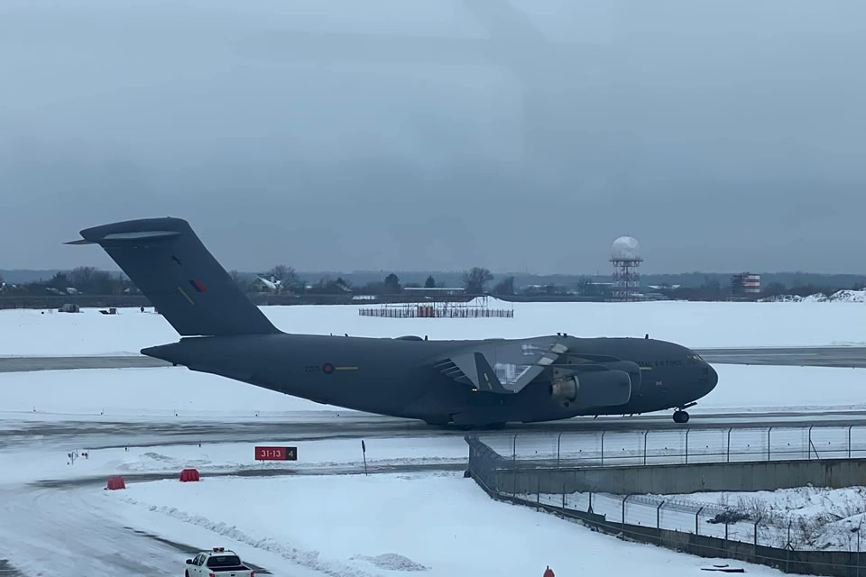 Британский Globemaster прибыл во Львов