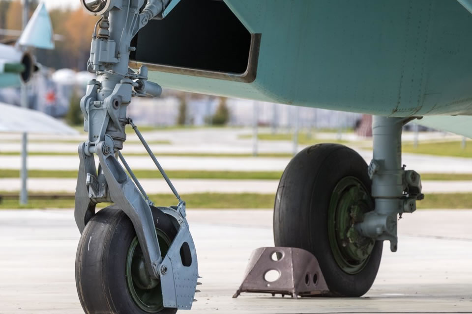 НАБУ і САП передали до суду справу про розкрадання під час закупівлі авіаційних шин для Міноборони