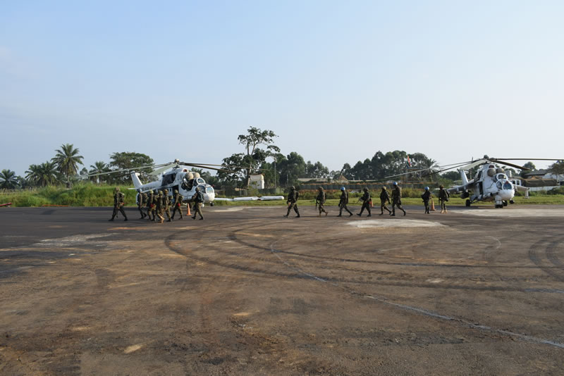 Украинские вертолетчики в Конго провели высадку десанта