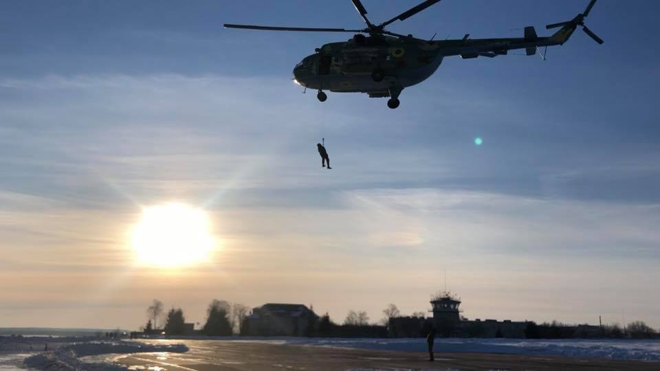 В винницкой авиабригаде отрабатывали поисково-спасательные операции и действия при отказах