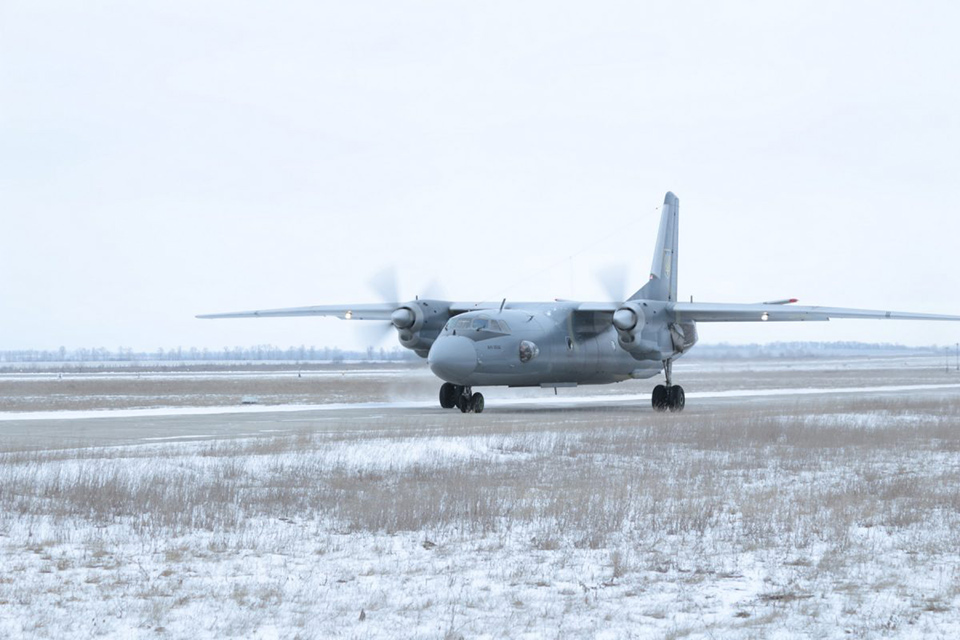 Под Харьковом имитировали посадку Ан-26 на одном двигателе