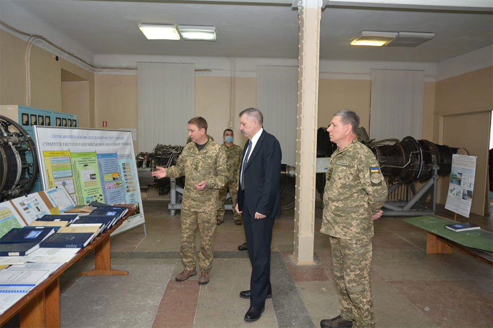 Замминистра обороны Украины В.Гаврилов ознакомился с работой ГНИИ авиации