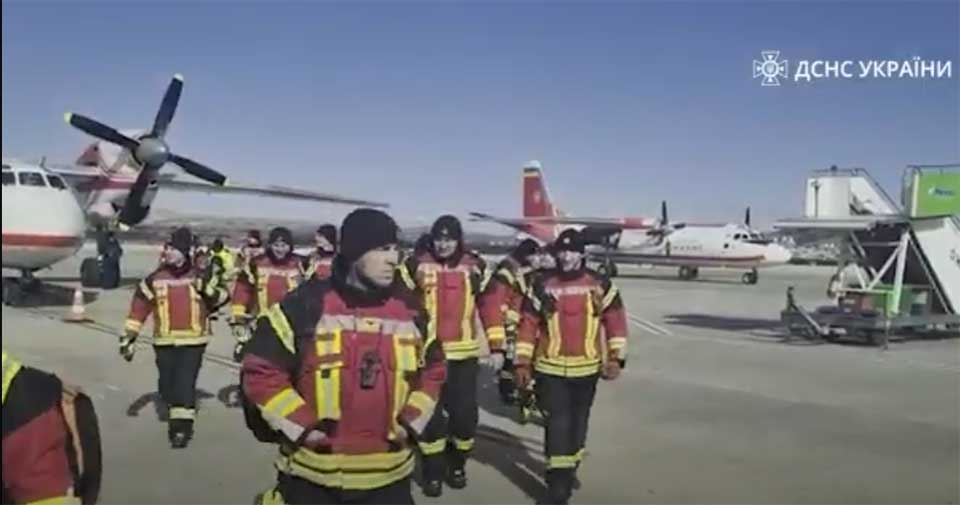 Перша група рятувальників прибула до аеропорту Газантеп