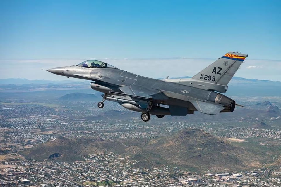 Перша група українських пілотів завершить навчання на F-16 у США до літа