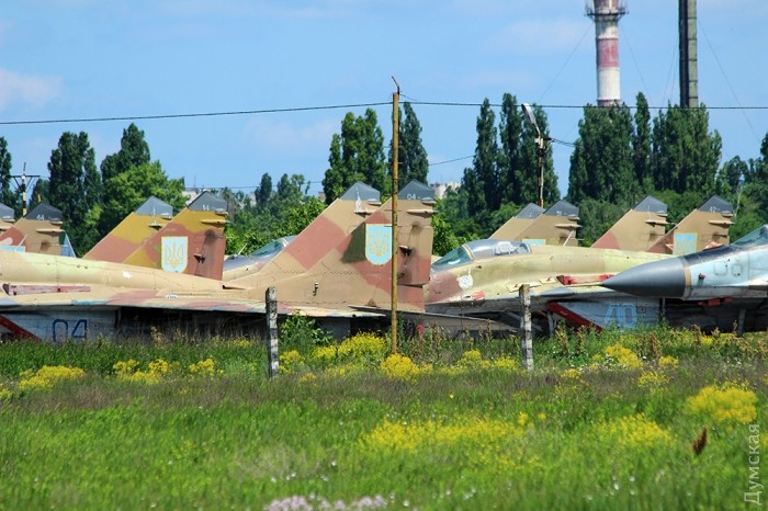 Отстойник старых самолетов Одесского авиационного завода