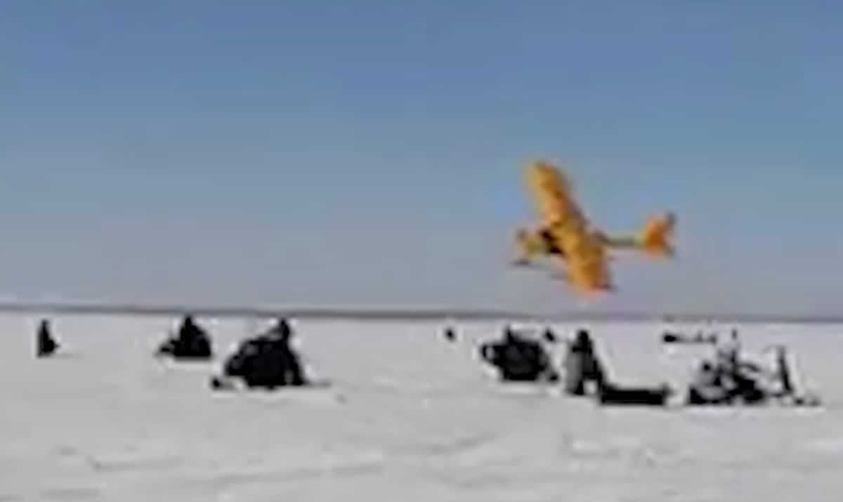 Украинский самолет пугал рыбаков в Сибири