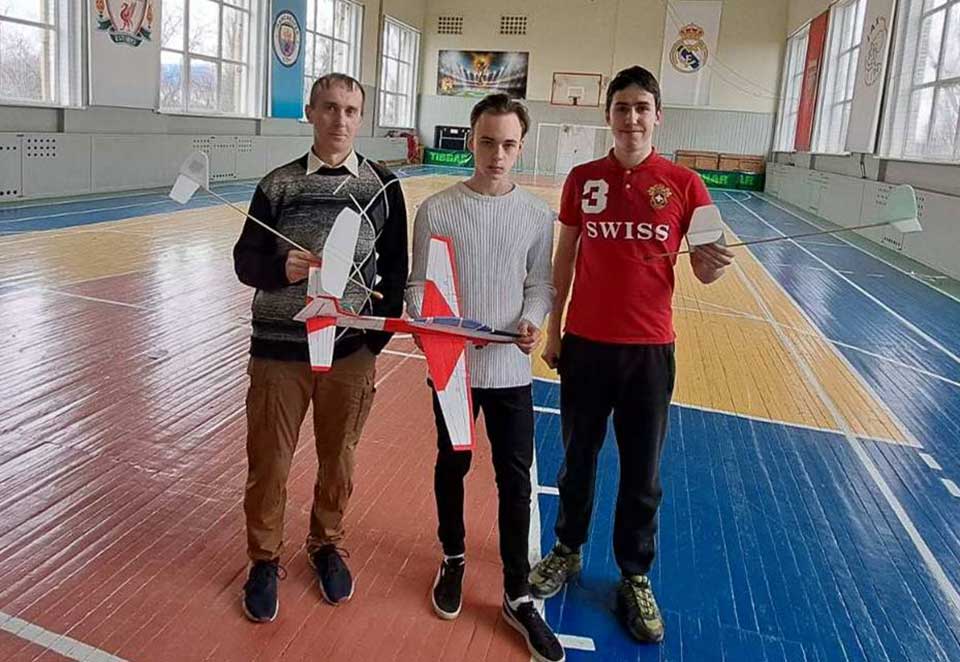 Збірна Льотної академії перемогла у змаганнях з авіамодельного спорту