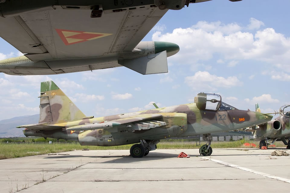 Україна отримала чотири штурмовики Су-25 від Північної Македонії