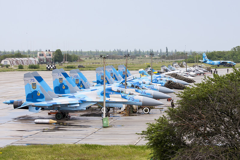 Линейка Су-27 на аэродроме Миргород, 2013 г.