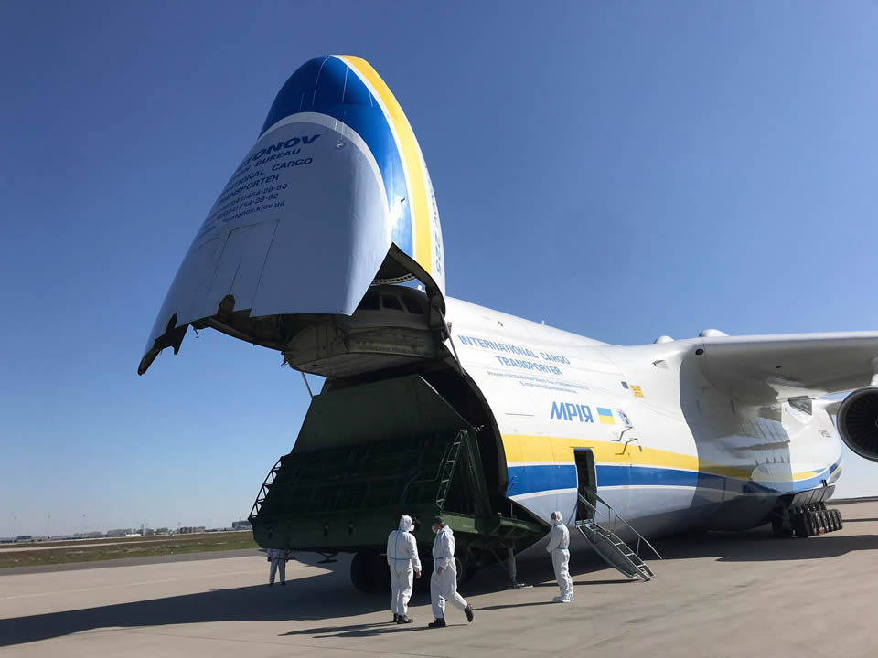 Украинские самолеты по заказу НАТО доставили в Германию более 300 тонн медгрузов