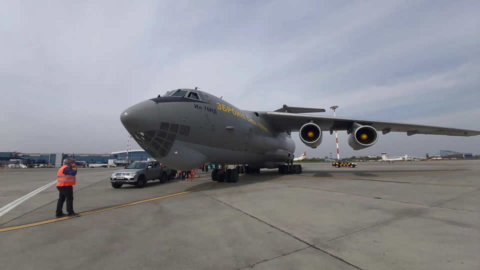Украинский Ил-76 доставил медицинский груз в Румынию