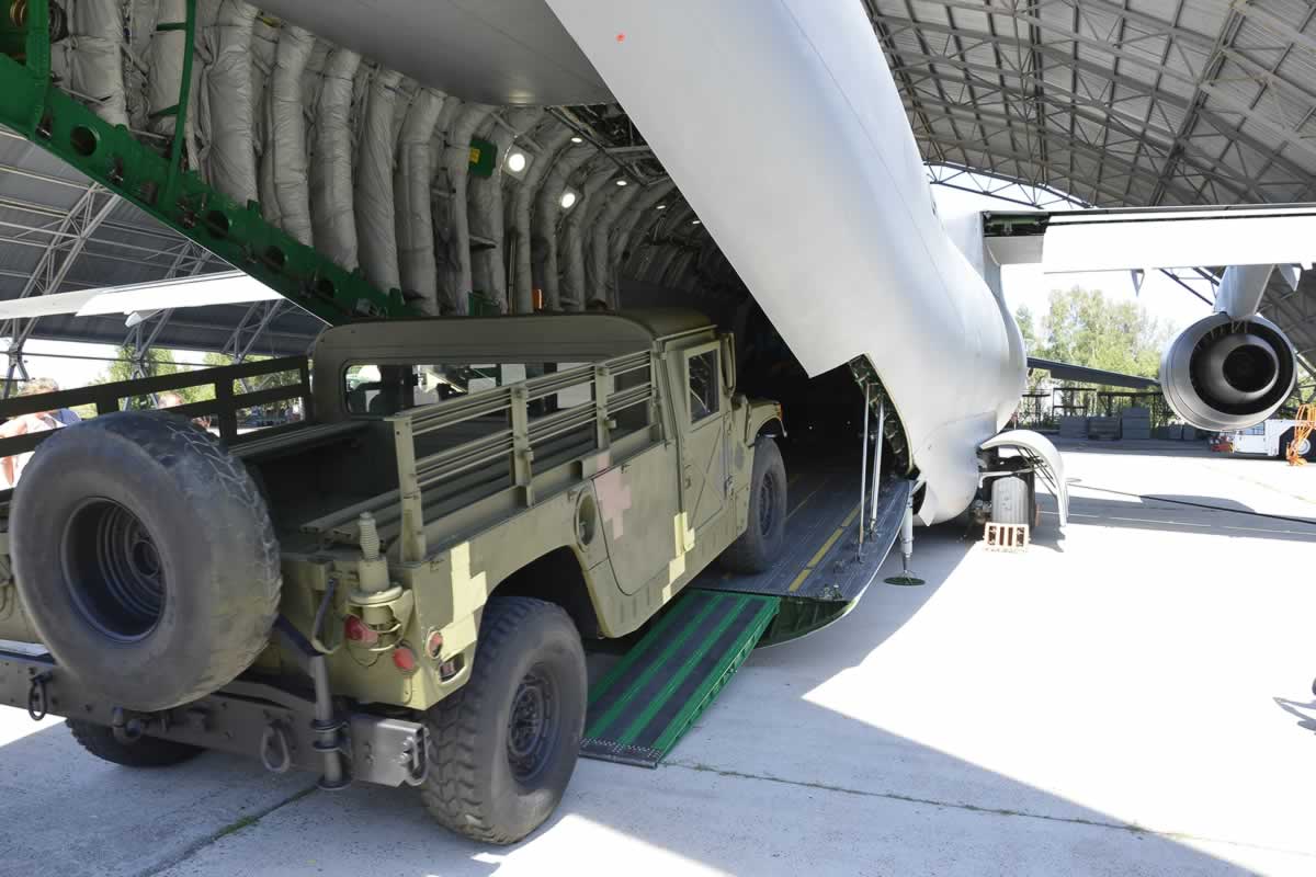 В США разрабатывают системы загрузки и воздушного десантирования грузов для Aн-178