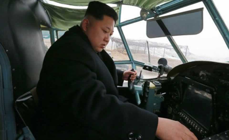 Ким Чен Ын, который любит авиацию, был замечен в кабине Ан-2