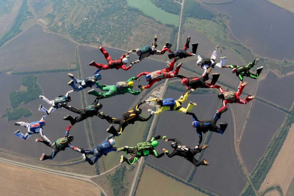 8 и 9 мая украинские спортсмены-парашютисты 