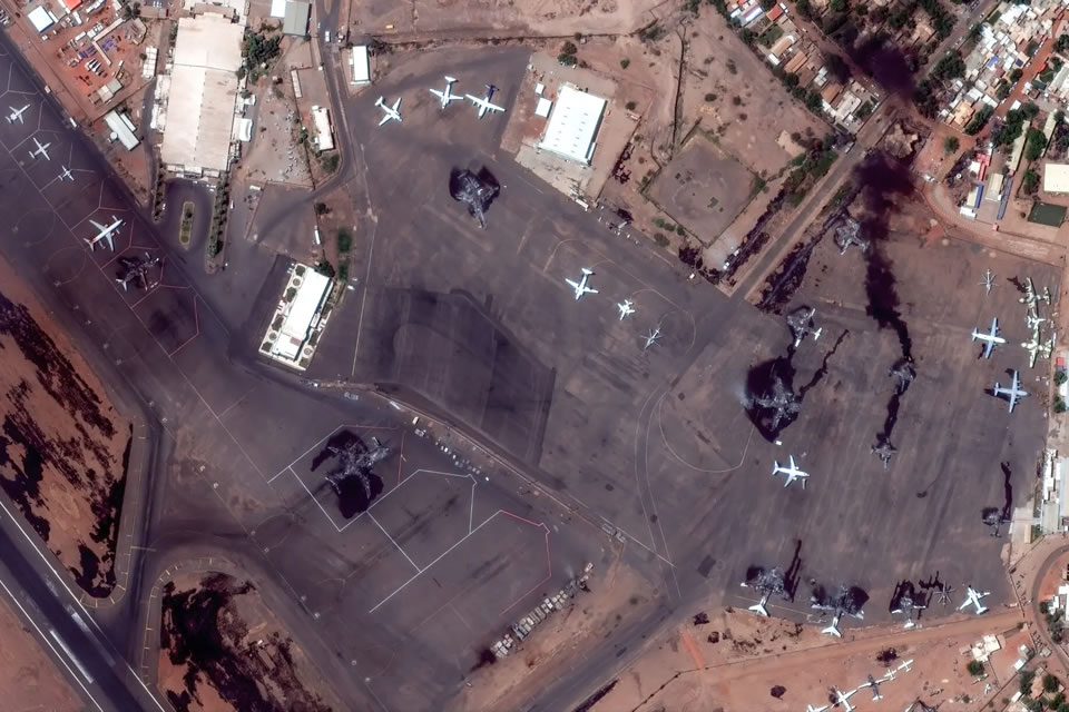 Не тільки SkyUp: в аеропорту Хартума пошкоджено 20 літаків