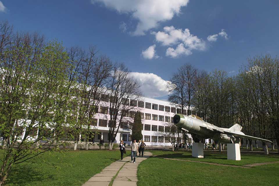 Харківський аерокосмічний університет відновлює будівлі після обстрілів рф