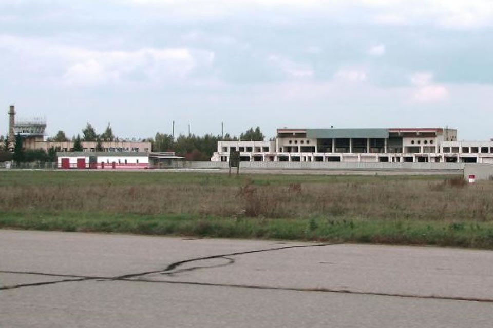 Російські військові влучили в сумський аеропорт