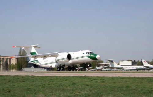 Роскошный самолет Каддафи пылится в ангаре в Гостомеле