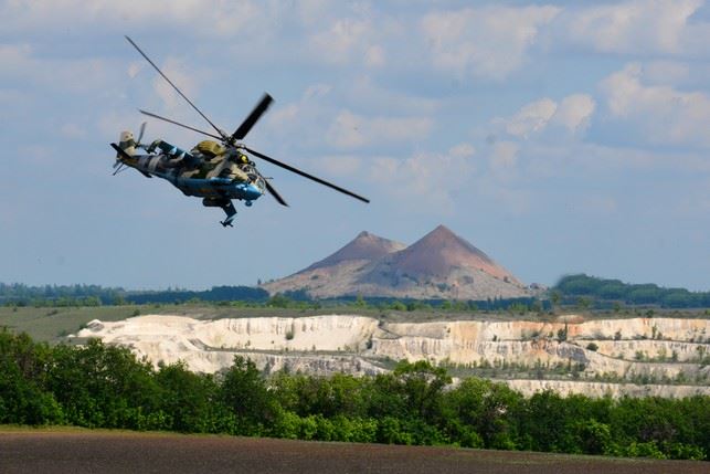 Учения авианаводчиков вертолетов Ми-24 прошли возле линии разграничения на Донбассе