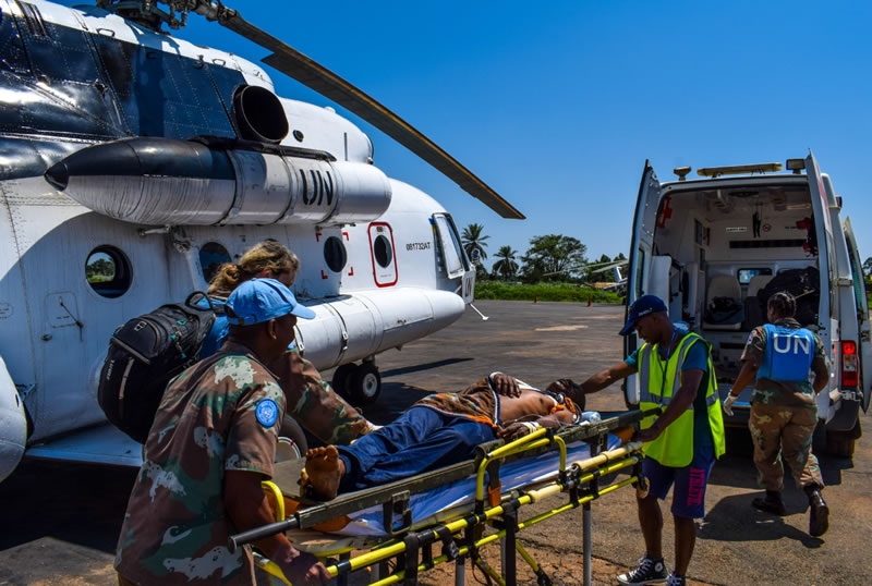 Украинские вертолетчики спасли раненого в Конго