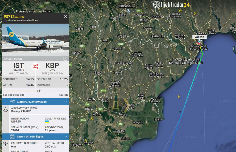 Самолет МАУ произвел вынужденную посадку в Одессе