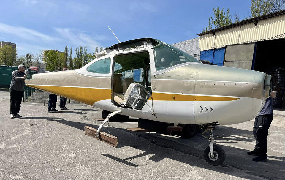 Київські митники вилучили літак Cessna 182М