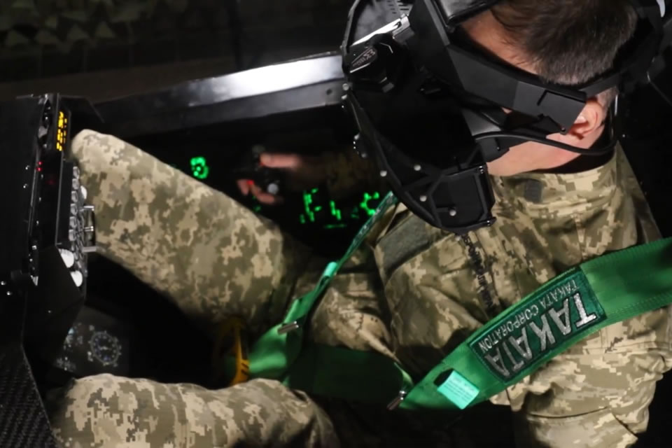 Перший тренажер винищувача F-16 передала Україні Чехія