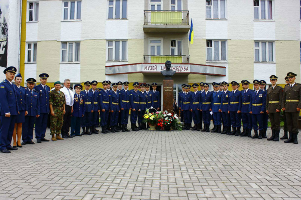 Будущие военные летчики отметили день рождения Ивана Кожедуба