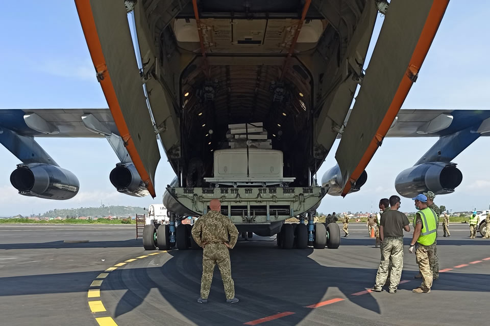 Ил-76 доставил автотехнику и авиационное имущество для украинских миротворцев в Конго