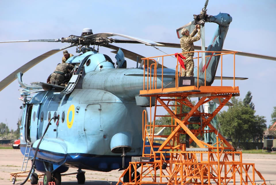 Вертолетчики ВМС учились работать с неподготовленных площадок