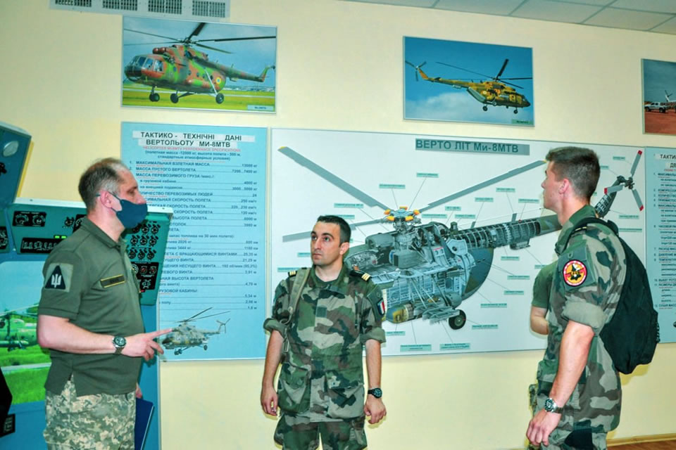 Французские кадеты-пилоты ознакомились с подготовкой украинских летчиков