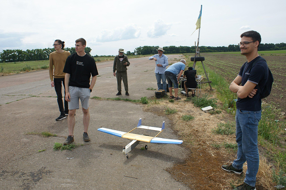 Слухачі курсу операторів БПЛА від НАУ завершили тренувальні польоти