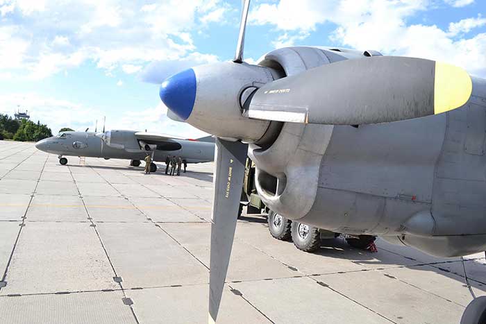 В Винницкой области экипажи военно-транспортных самолетов Ан-26 выполнили десантирование спецназовцев