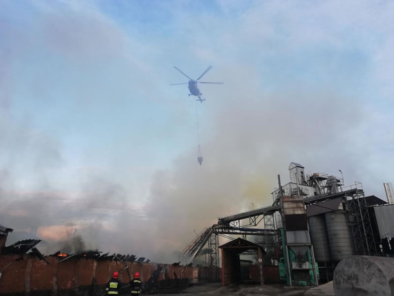 Вертолет тушил пожар в Нежине