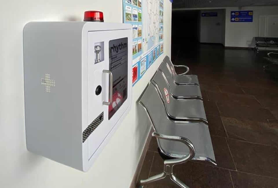 В аэропорту Николаев установили автоматические дефибрилляторы