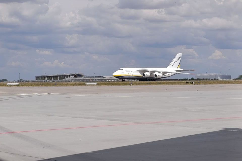 Ан-124 перелетів з України в Німеччину