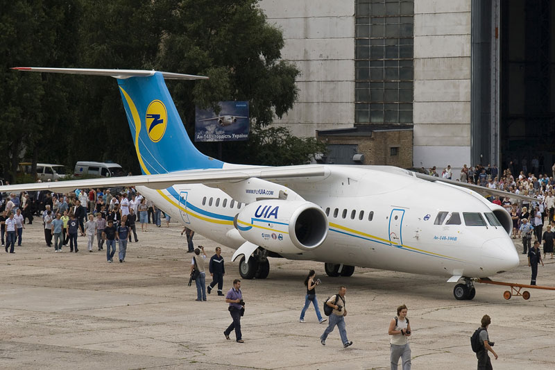 Самолет Ан-148 передали авиакомпании 