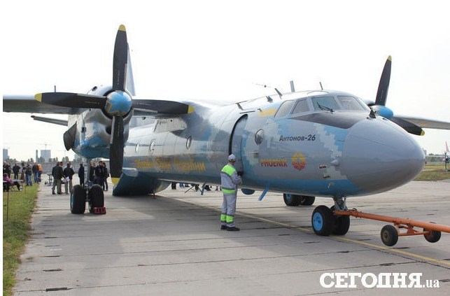 На фестивале авиации в небо поднялся восстановленный волонтерами для сил АТО Ан-26